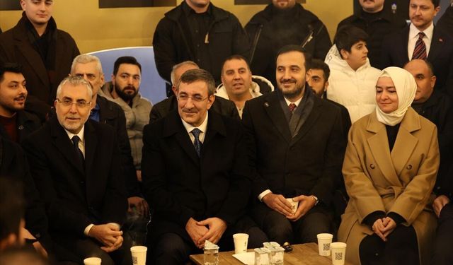 Cumhurbaşkanı Yardımcısı Yılmaz ve Bakan Işıkhan, AK Parti İstanbul teşkilatını ziyaret etti