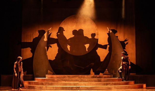 İDOB tarafından 'Deli Dumrul' ve 'Tehlikeli Oyun' eserlerinin dünya prömiyeri yapıldı