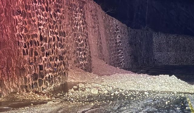 Kırklareli'nde toprak kayması nedeniyle kapanan yol yeniden ulaşıma açıldı