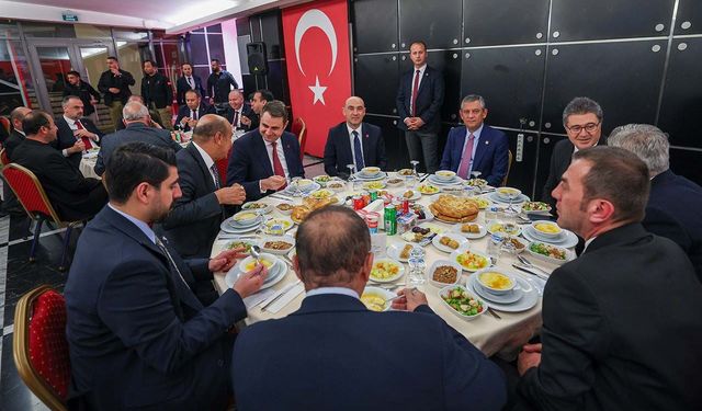 CHP Genel Başkanı Özel, il başkanlarıyla iftarda bir araya geldi