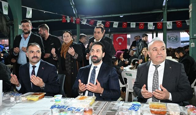 Demirci'de iftarda 5 bin kişi aynı sofrada buluştu