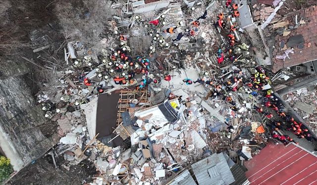 Fatih'te doğal gaz patlaması sonucu 2 bina çöktü