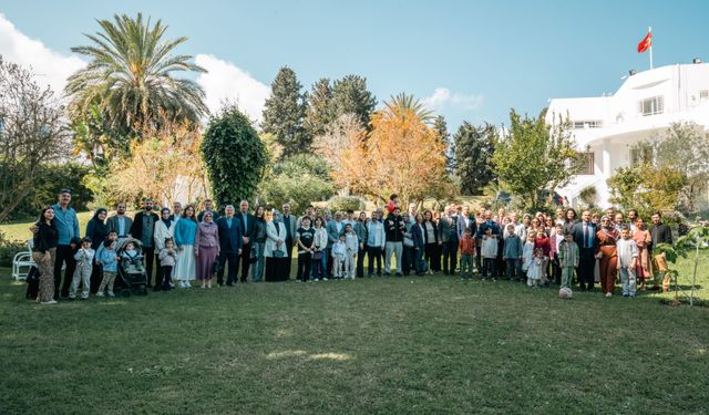 Tunus'taki Türk toplumu bayram coşkusunu Büyükelçilikte yaşadı