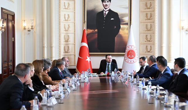 Adalet Bakanı Gürlek, Türkiye Noterler Birliği heyeti ile görüştü:
