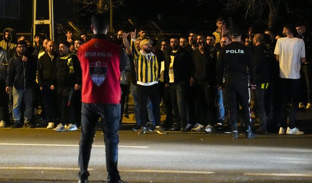Fenerbahçe'ye Samandıra'da tepkili karşılama