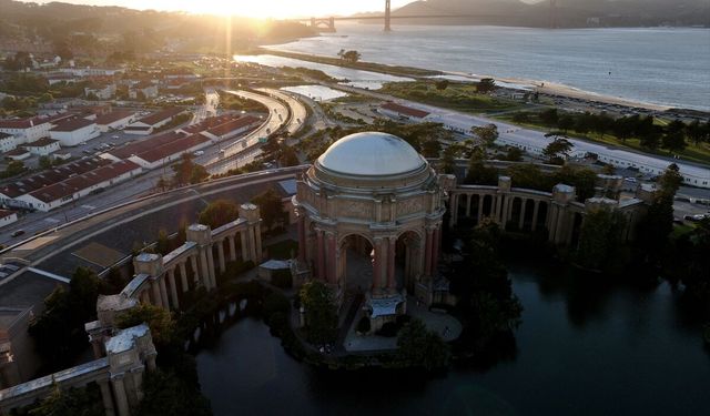 San Francisco'daki Palace of Fine Arts görüntülendi