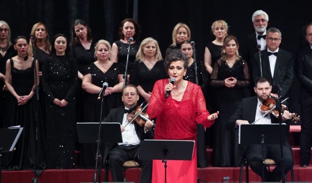 TRT korosu, KKTC Kurucu Cumhurbaşkanı Denktaş anısına Gazimağusa'da sahne aldı