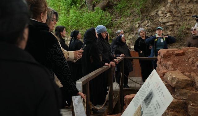 Azerbaycanlı şehit aileleri Troya Antik Kenti'ni ziyaret etti