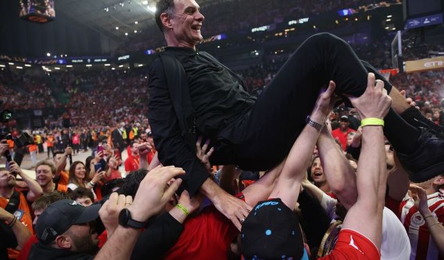 Basketbol Avrupa Ligi şampiyonu Olympiakos, kupasını aldı