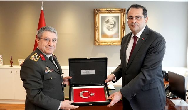Genelkurmay Başkanı Orgeneral Bayraktaroğlu, Brüksel'de bazı ziyaretlerde bulundu