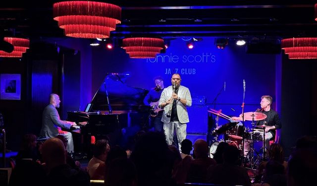 Londra YEE'nin desteğiyle düzenlenen konserde, Türk ve Balkan müziği caz ezgileriyle buluştu