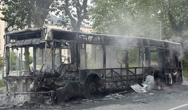 Beykoz'da yanan İETT otobüsü küle döndü