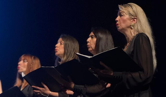 Bursa Maarif Orkestrası ve Çok Sesli Korosu konser verdi