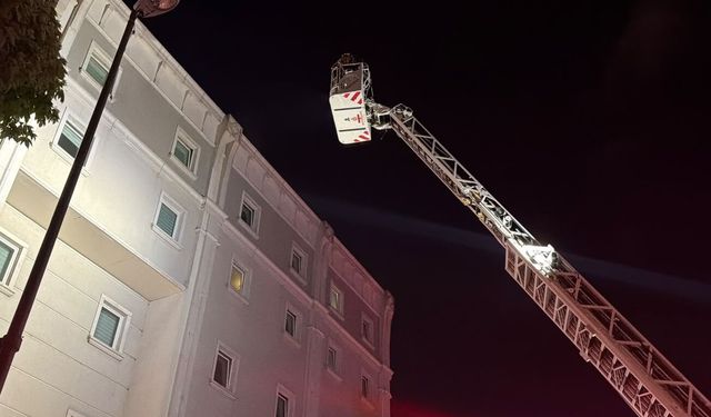 Küçükçekmece'de özel kız yurdunun bacasında çıkan yangın söndürüldü