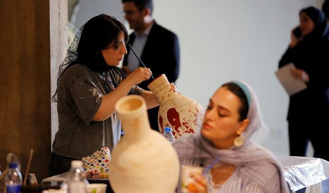 Tahran'da Çağdaş Sanatlar Müzesi'nde 'Minab'a Bir Nakış' isimli sanat etkinliği düzenlendi