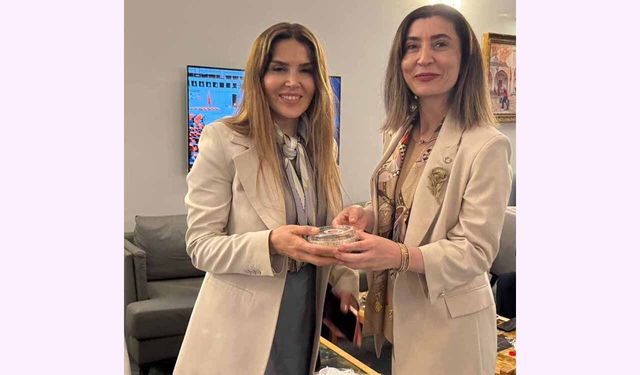 TBMM'de milletvekillerine aşure ikram edildi