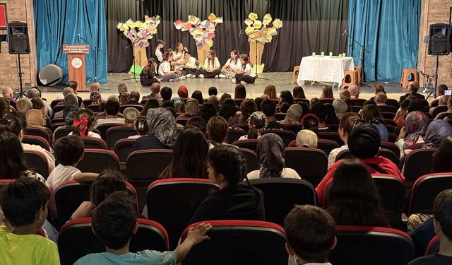 Tekirdağ'da koruma altındaki çocuklardan tiyatro ve müzik gösterisi