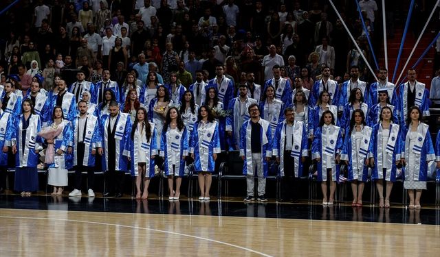 Çağ Üniversitesi'nde 818 öğrenci için mezuniyet töreni düzenlendi