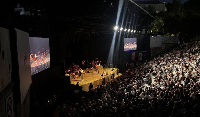 Gipsy Kings by Andre Reyes, 'Viva El Arte' turnesi kapsamında İstanbul'da sahne aldı