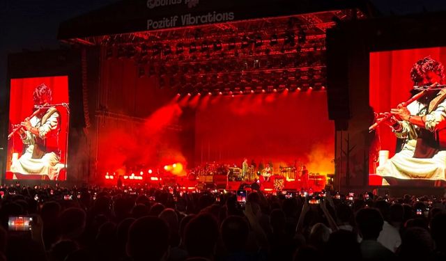 Gorillaz grubu İstanbul'da müzikseverlerle buluştu