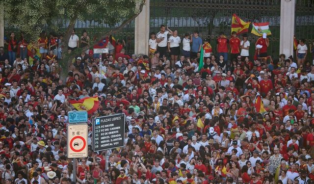 İspanya'da Dünya Kupası şampiyonluğu Kibele Meydanı'nda kutlandı