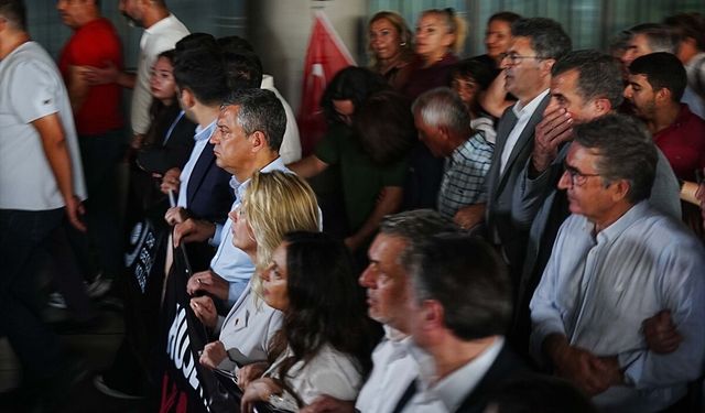 Özgür Özel, Çankaya Belediye Başkanı Güner'e destek için belediyeye yürüdü