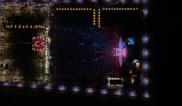 Erzurum Kültür Yolu Festivali'nde şarkıcı Resul Dindar sahne aldı