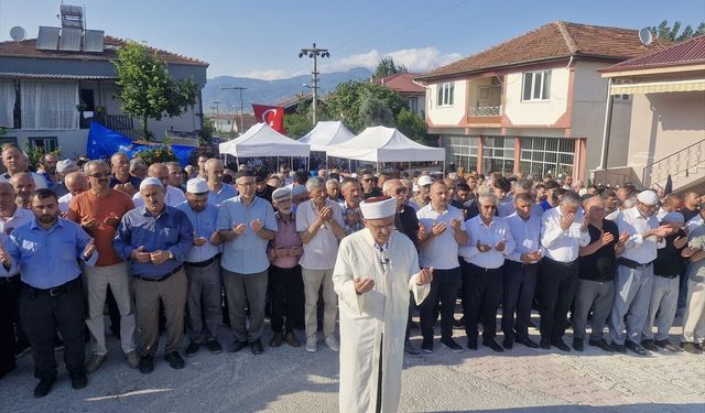 Tokat'ta Kelkit Çayı'na düşerek kaybolan genç için gıyabi cenaze namazı kılındı