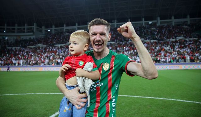 Amedspor'un Beşiktaş galibiyeti Diyarbakır'da coşkuyla kutlandı