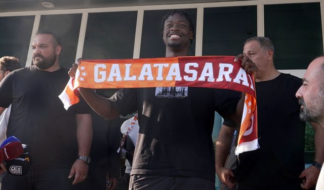 El Chadaille Bitshiabu, Galatasaray için İstanbul'a geldi