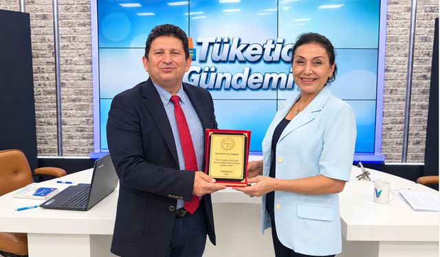 20 yıllık emeğe anlamlı vefa: Tüketicinin sesine plaket