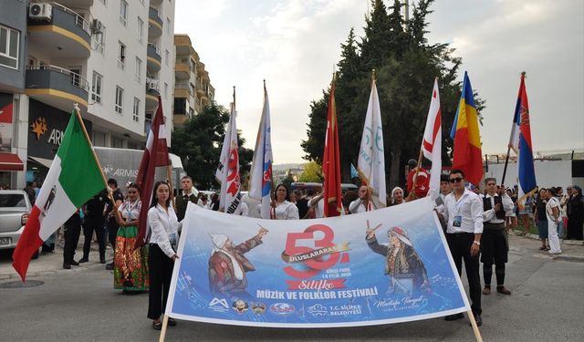 Mersin'de 53. Uluslararası Silifke Müzik ve Folklor Festivali başladı