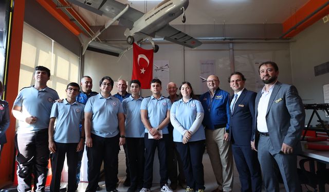 77. Uluslararası Uzay Kongresi için Antalya'ya gelen astronotlar öğrencilerle buluştu