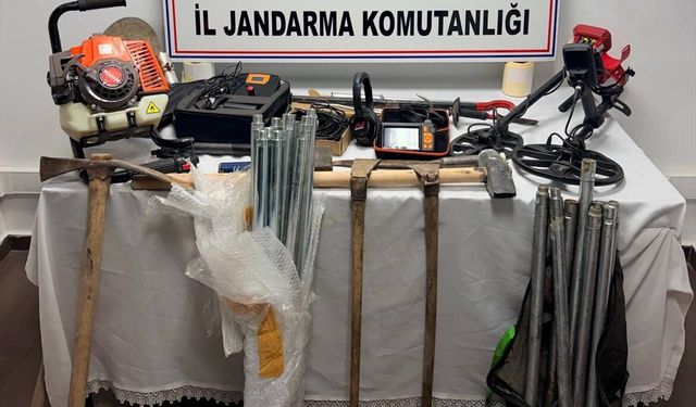Eskişehir'de kaçak kazı yapan 5 kişi suçüstü yakalandı