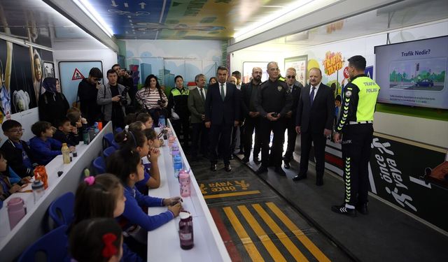 Kastamonu'da TÜBİTAK 4007 Bilim Şenliği başladı