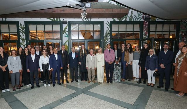 Koç Holding A Milli Kadın Voleybol Takımı'nı ağırladı