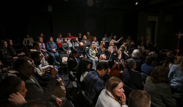 Moskova'da Türk kültüründen izler taşıyan 'Stanislavskiy/Çehov' oyunu sahnelendi