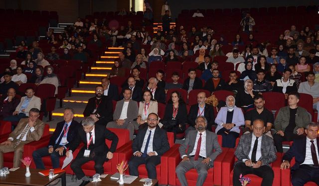 Muş'ta Doğu ve Güneydoğu Anadolu beylikleri sempozyumu başladı