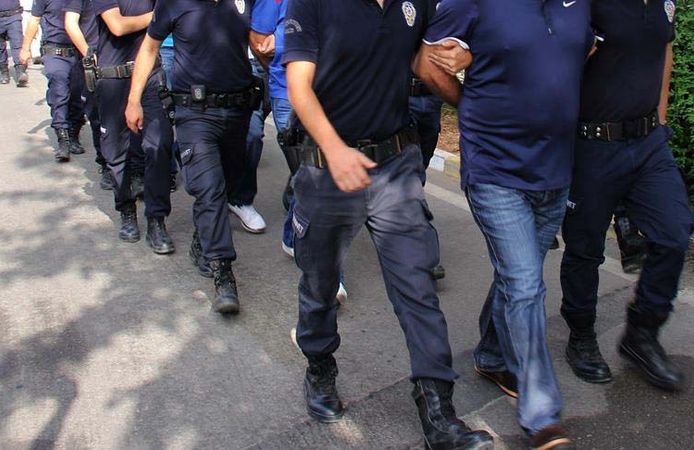 Diyarbakır merkezli dolandırıcılık operasyonunda 12 zanlı tutuklandı