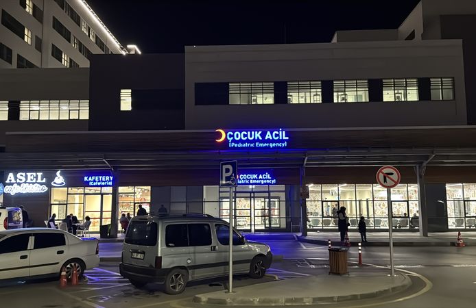 Kütahya'da apartmanın havalandırma boşluğuna atılan yeni doğan bebek hastaneye kaldırıldı