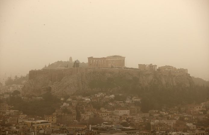 Afrika tozu, Atina'da gökyüzünü sarıya boyadı