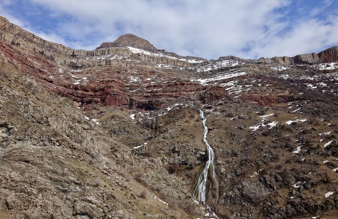 Hakkari'de karların erimesiyle Kırca Şelalesi yeniden canlandı