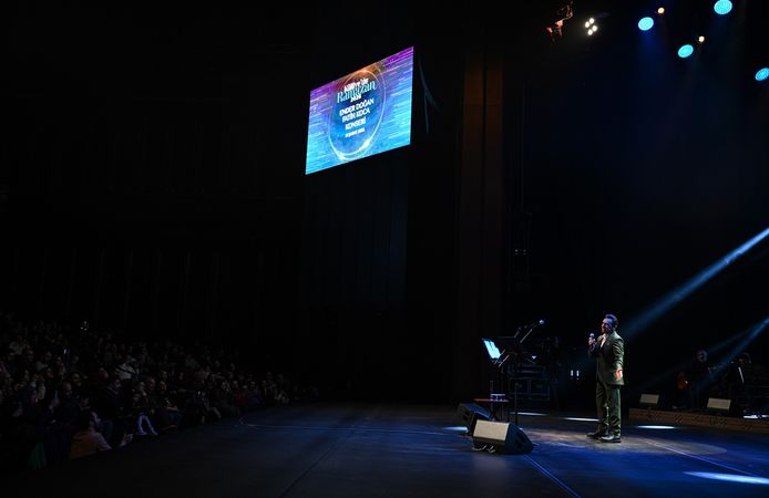 Sanatçılar Ender Doğan ve Fatih Koca, 'Külliye'de Ramazan' etkinliklerinde konser verdi