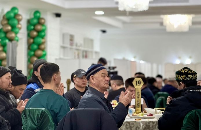 TİKA, Kazakistan'da 500 kişilik iftar sofrası kurdu