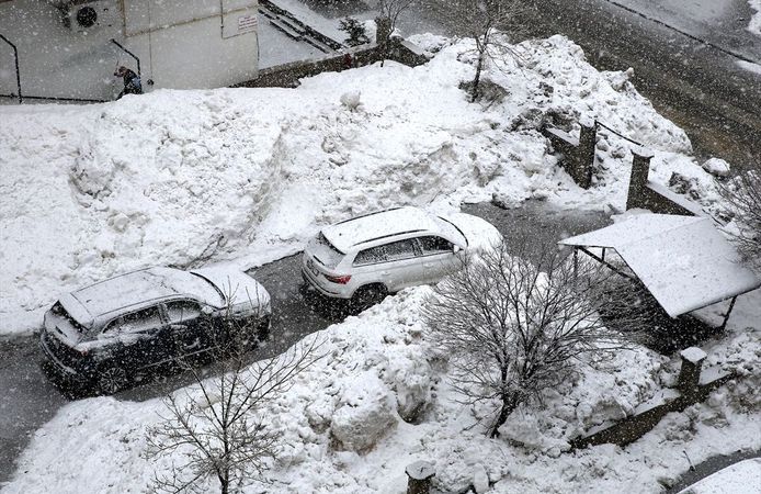Bitlis'te kar etkili oldu