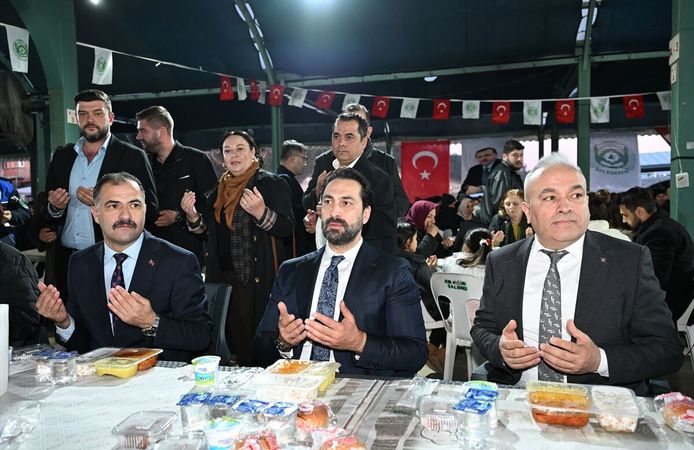 Demirci'de iftarda 5 bin kişi aynı sofrada buluştu