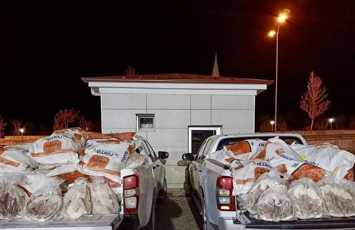 Kırşehir'de yolcu otobüsünün bagajında 1 ton 200 kilogram kaçak kaz eti ele geçirildi