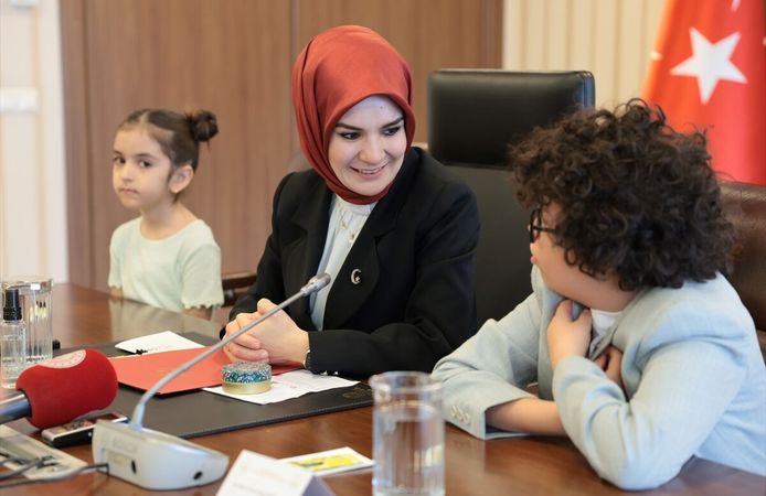 Bakan Göktaş, şehit ve gazi çocuklarını ağırladı