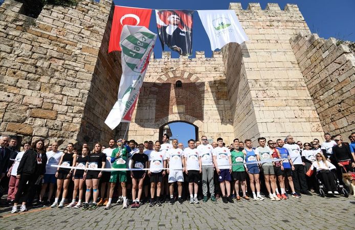 Bursa'da 18. Uluslararası Tarihi Kent Koşusu yapıldı