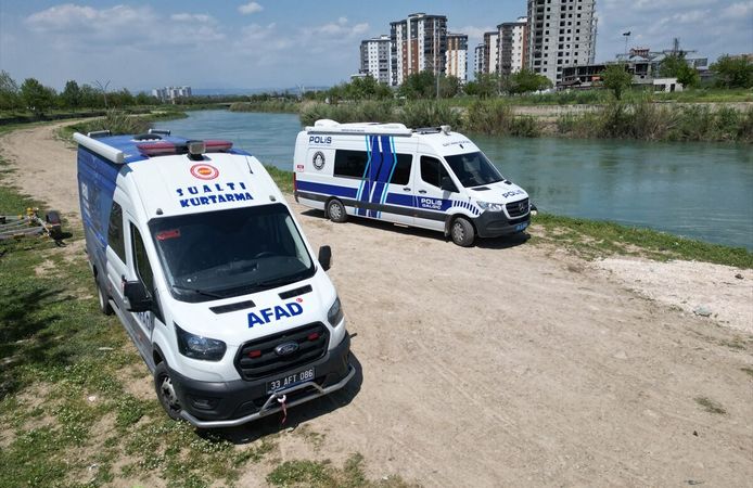 Mersin'de şelaleye girdikten sonra kaybolan genci arama çalışmaları sürüyor